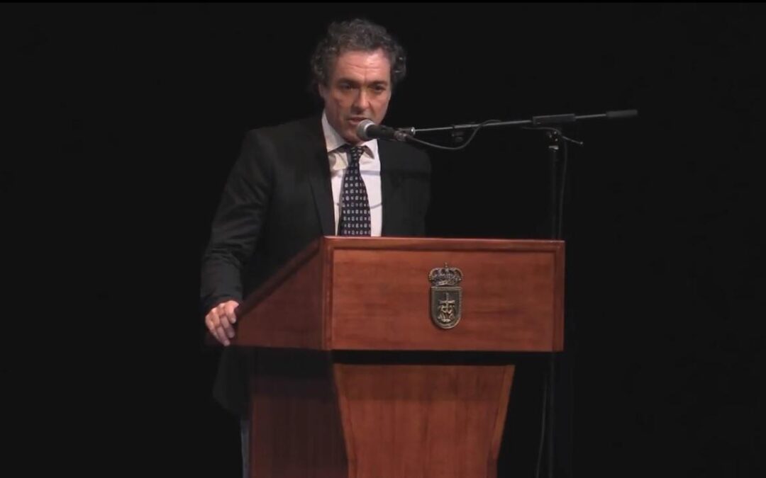 Antonio Camaró presenta ‘L’Homme Postmoderne’ ante más de un centenar de empresarios en el Teatro Campoamor de Oviedo