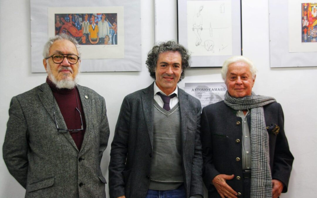 Antonio Camaró junto a Roman Reyes rector de la universidad Europea Emui y Roberto Capucci modisto y diseñador de las películas de Pasolini.